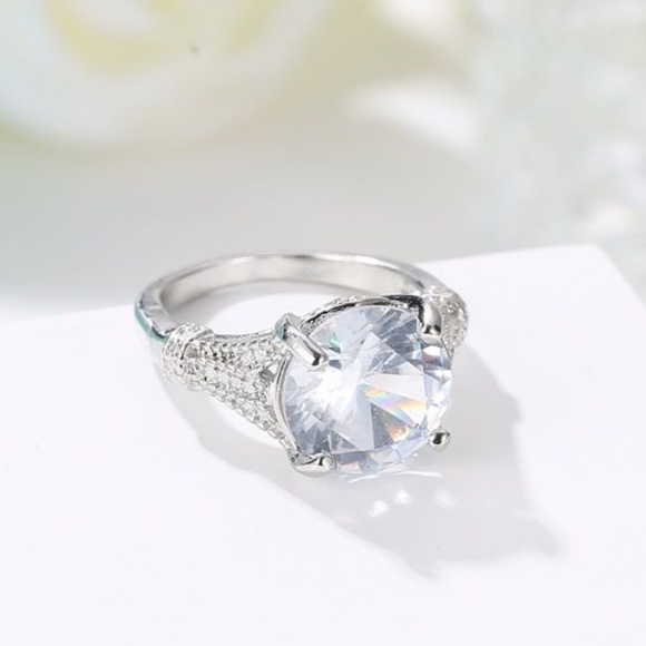 **CIPRIANA* Silver x Zircon Fashion Ring Size 8 - Picture 1 of 5